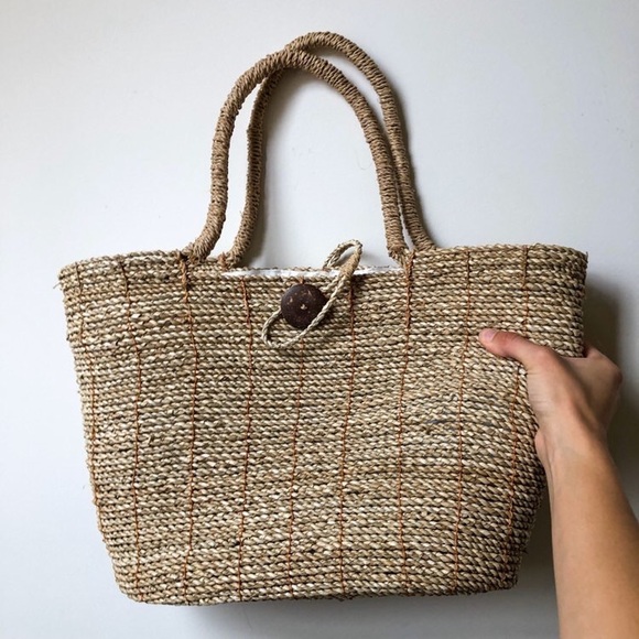 Handbags - SOLD❤️ Large Woven Beach Tote Bag